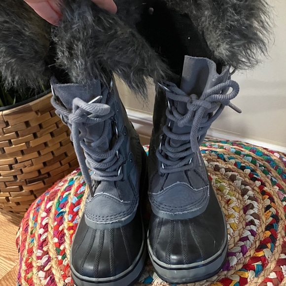 Sorel Women's Gray Suede leather Winter Boots - Picture 1 of 7